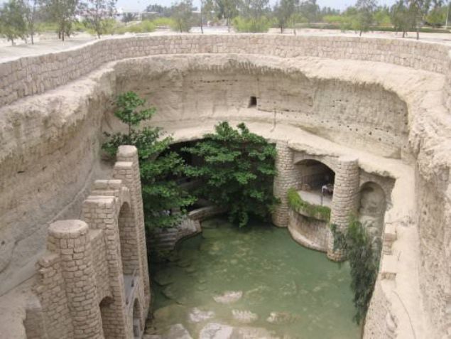 Karız Kanalları, Orta Asya'da, Turfan bölgesinde yapılmış yeraltı su şebekesi sistemi.