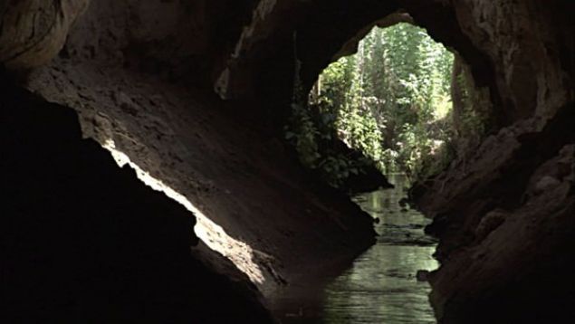 Deniz seviyesinin altında olan Turfan vilayetinin merkezi olan Turfan şehri, su kaynakları bulunmayan ve iklimi son derece kurak bir bölgede bulunuyor.