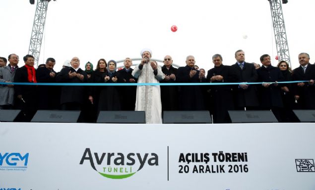 Açılış öncesi Diyanet İşleri Başkanı Mehmet Görmez dualar okudu. 