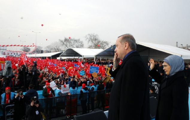 Avrasya Tüneli, Cumhurbaşkanı Erdoğan, Başbakan Yıldırım ve çok sayıda yabancı konuğun katılımıyla hizmete açıldı. 