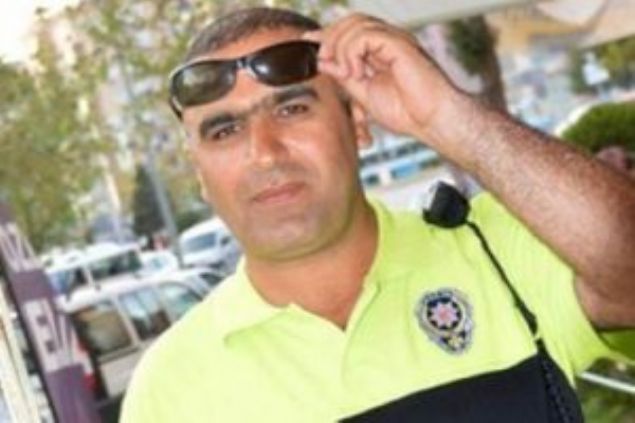 İzmir Valisi Erol Ayyıldız, 'Polis kardeşimiz şehit oldu ama birçok can kaybı olmasını engelledi' diye konuştu.