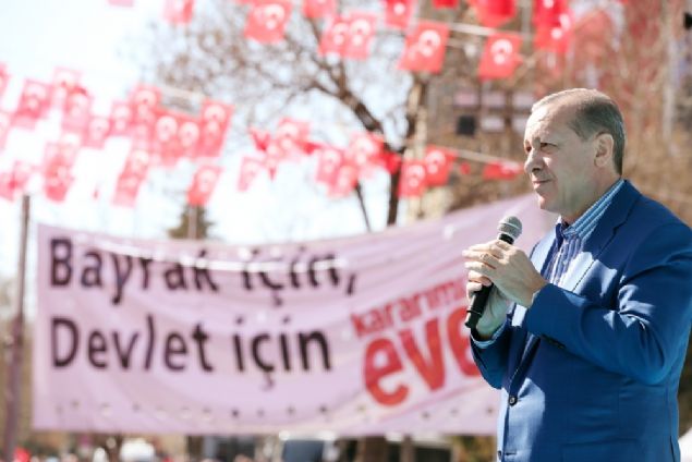 Bazı yerlerde sıkıntı varken Gaziantep'teki fabrikaların, iş yerlerinin harıl harıl çalıştığını vurgulayan Erdoğan, 'Bereket, bereket. Elhamdülillah, nerede hareket orada bereket.' diye konuştu. 