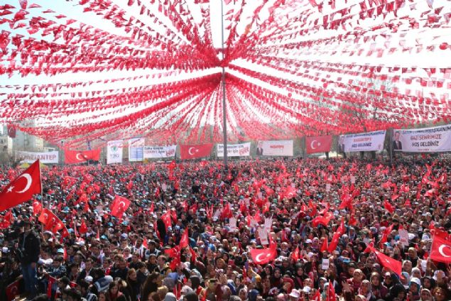 Cumhurbaşkanı Recep Tayyip Erdoğan, Gaziantep'te toplu açılış töreninde konuştu. Cumhurbaşkanı Erdoğan, 'Müttefiklerle mutabık kalırsak Rakka'yı da DEAŞ denilen katil sürüsünden temizleyeceğiz' dedi. 