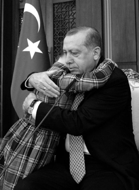 Cumhurbaşkanı down sendromlu çocuklar ile birlikte çektirdiği fotoğrafları paylaştı.