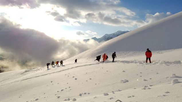 Tunceli'nin Pülümür İlçesinde meydana gelen helikopter kazasının ardından ilk yardım ve kurtarma çalışmaları için olay yerine ilk giden AFAD, UMKE, 112 Sağlık Ekipleri, kar ve şiddetli soğuğa aldırmadı.