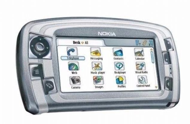 Nokia 7710
Nokia'nın dokunmatik ekranlı telefonlarından Nokia 7710, şirketin ilk dokunmatik ekranlı telefonuydu. Bugünün Lumia 920'sine kıyasla elbette son derece farklı bir yapıdaydı.