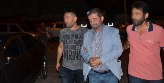 Mümtazer Türköne de tek tip kıyafet giyecek tutuklulardan bir diğeri... 