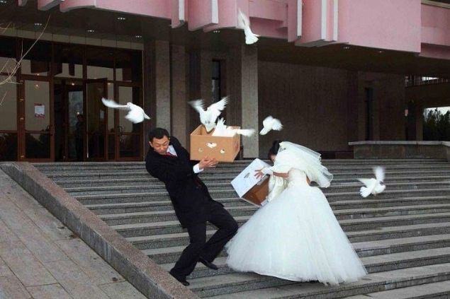Rus gelin-damatların düğün fotoğrafları pes dedirtti. 'Bunlar ancak Rusya'da olur' dedirten çılgın pozlar şaşkına çevirdi.