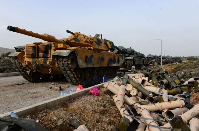 Türk Silahlı Kuvvetleri ve ÖSO’nun Azez’den açtığı yeni cepheyle terör örgütü PKK/PYD Afrin’de çepeçevre kuşatıldı. Afrin’deki terör örgütü PYD’lilere yönelik Zeytin Dalı Harekatı genişliyor. ÖSO güçleri yeni bir hat açarak Münbiç’e yöneldi. Hedef terör koridorunu tamamen kapatıp yolu kesmek