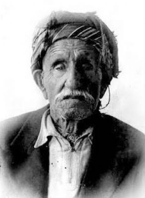 Erken yediği akşam yemeklerinde sofrasında sadece yoğurt ya da sadece ekmekle ayran bulundururdu.