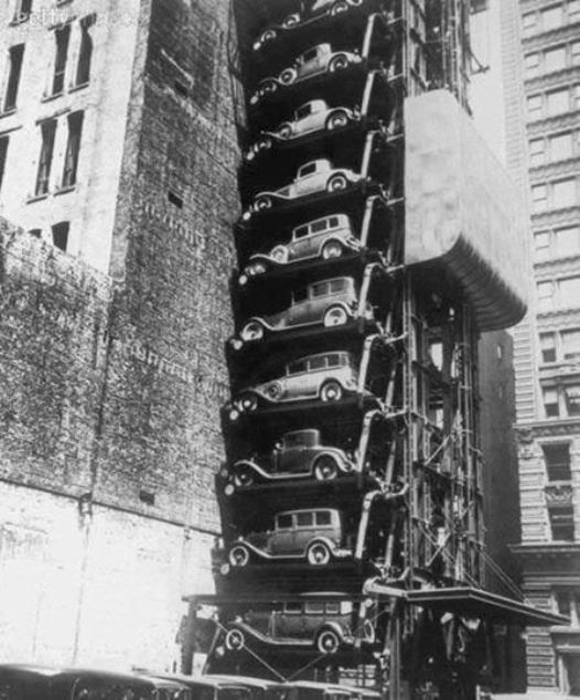 New York'ta dikey bir otopark. 1930