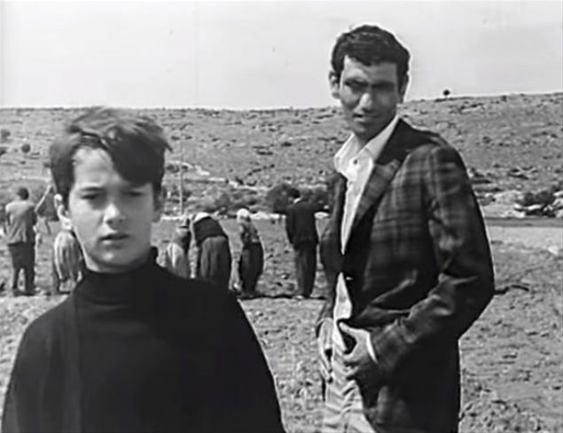 En son 'Eşkıya Dünyaya Hükmdar Olmaz' dizisinde 'Hakkı' karakterini canlandıran oyuncu Levent Özdilek 1967 yılında rol aldığı 'Benim Adım Kerim' filminden bir karesini sosyal medyada paylaştı.