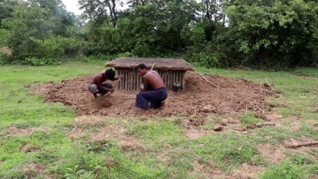 Primitive Survival Tool isimli YouTube kanalında doğada bulduklarıyla araç gereç yapan yetenekli adamlar bu kez havuz yaptı.