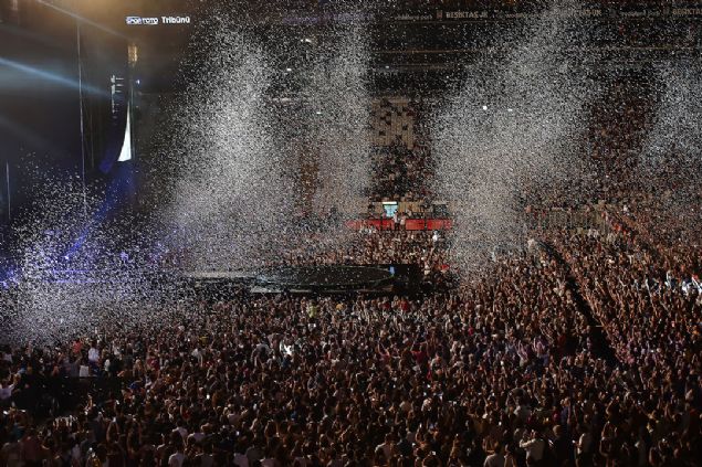 Dün akşam BKM organizasyonuyla Vodafone Park’ta sahneye çıkan Kolombiya’lı Süperstar SHAKIRA, 11 yıl aradan sonra benzersiz bir performansla hayranlarına müzik ve dans ziyafeti çekti.
