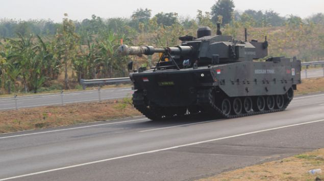 Türk savunma sanayisinin önde gelen zırhlı kara aracı üreticilerinden FNSS ile Endonezyalı PT Pindad firması tarafından Türkiye'de tasarlanan ve geliştirilen orta ağırlık sınıfı tank Kaplan MT, Endonezya'daki kalifikasyon testlerinden başarıyla geçerek seri üretime hazır hale geldi.