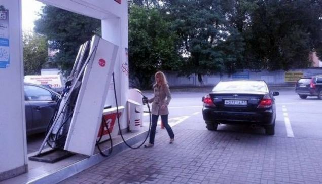 Benzin istasyonların yaşanan bazı olaylara akıl sır erdirmek mümkün değil. İşte sosyal medyada paylaşılan o anlar...