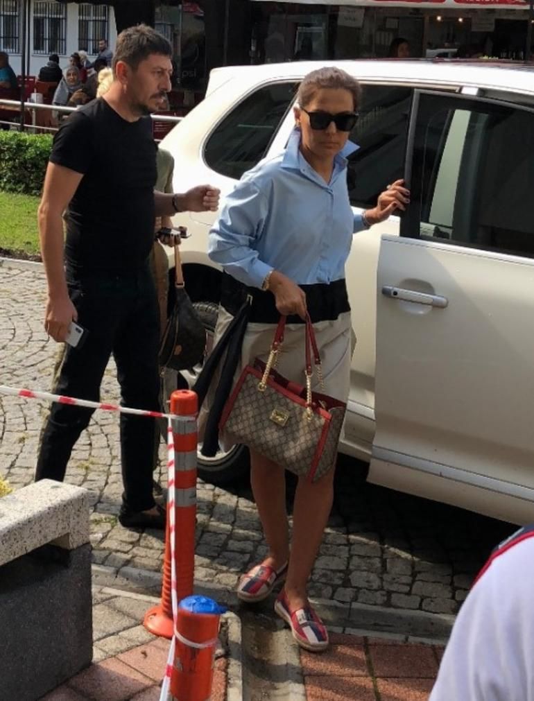 BEYKOZ'daki villasına Okan Kurt'un borçları nedeniyle haciz geldikten sonra eşiyle 2 dakikada tek celsede boşanan Demet Akalın, 'formaliteden boşandılar' iddialarına cevap verdi.