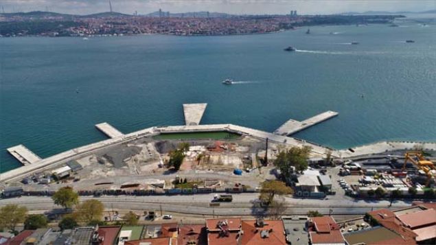 Cumhurbaşkanı Recep Tayyip Erdoğan'ın da önceki gün incelemelerde bulunduğu Kabataş Meydan Düzenlemesi ve Transfer Merkezi (Martı) projesinin son durumu havadan görüntülendi.