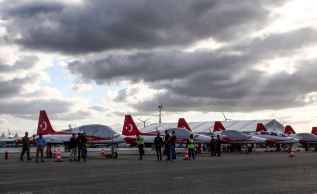 T3 Vakfı ve İstanbul Büyükşehir Belediyesi tarafından organize edilen TEKNOFEST, kapılarını açıyor. Alana girişler için kontrol noktaları oluşturulurken, misafirlerin ihtiyaçları için çok sayıda sosyal donatı alanı inşa edildi.