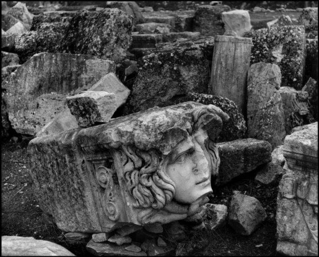 1958 yılında Aydın'ın Geyre İlçesi'nde bir baraj açılışına giden Ara Güler'in keşfettiği Aphrodisias Antik Kenti bugün UNESCO Dünya Mirası Listesi'nde yer alıyor.