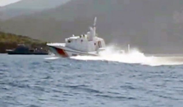 Ege’de Türk karasularına giren askeri gemiye, Sahil Güvenlik ekipleri tarafından müdahale edildi
