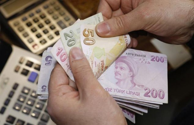 Ayrıca memur emeklileri için enflasyon farkı da kesinleşti. 5 aylık enflasyona göre fark yüzde 7.14 olacak.