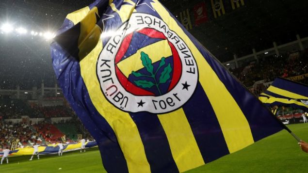 Fenerbahçe tarihinin en kötü sezonunu yaşarken, ekonomik olarak da büyük bir darbe yedi. Sözleşmesi henüz feshedilemeyen Cocu’ya şu ana kadar 3.9 milyon Euro ödeyen yönetim, el sıkıştığı Ersun Yanal’a 6 ay için 1 milyon Euro verecek. Yanal, “Mevcut hocayla yollar ayrılınca imzayı atacağım” dedi. 1 milyon Euro maaş alan Comolli’ye emanet edilen transfer komitesi büyük bir fiyaskoya imza attı... 11 futbolcunun bonservis, kiralama ve maaşı için 34 milyon Euro ödendi... Ancak Fener 15 haftada 14 puan elde edebildi.