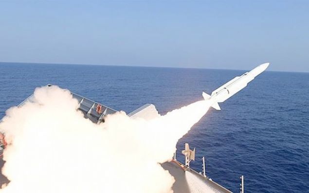 Türk savunma sanayisi yurt dışından temin edilen bir ürünü daha yerlileştirdi. Denizlerdeki caydırıcılığı artırmak için yerli imkanlarla geliştirilen Atmaca füzesinin seri üretimi 'İkinci 100 Günlük Eylem Planı' kapsamında başlıyor.