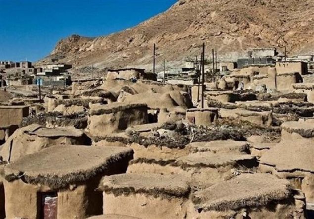 İran'ın Güney Horasan eyaletindeki dağlarla kaplı bir bölgede yer alan Makhunik 'cüceler köyü'ndeki evlerin boyutu Yüzüklerin Efendisi serisindeki Hobbit Köyü’nü andırıyor.