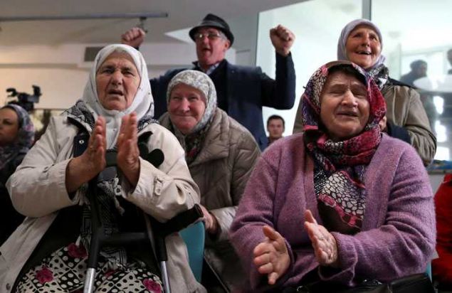 Bosna Savaşı'nda Sırpların liderliğini yapan Radovan Karadzic'in temyiz davasında müebbet hapse mahkum edilmesi, Boşnak kurban yakınlarının yüreğine adeta su serpti.
