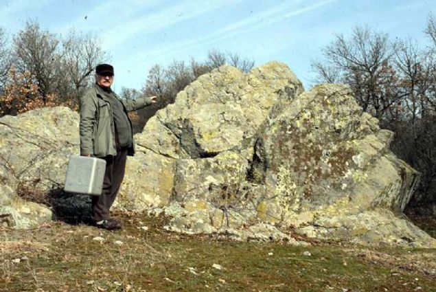 Trakya Üniversitesi Edebiyat Fakültesi Sanat Tarihi Bölümü Başkanı Prof. Dr. Engin Beksaç, köylülerin kalıntı bulduğunu bildirmesi üzerine bölgede 6 aylık arkeolojik bir çalışma yaptıklarını ve çalışma sonucunda bronz çağına ait çanak, çömlek kalıntılarının, insanlar tarafından şekillendirilmiş kayaların, Traklara ait gözlemevi ve tapınak olduğunu tespit etti.