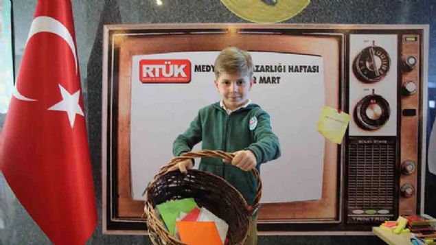 Radyo, Televizyon Üst Kurulunda (RTÜK) oluşturulan İzlenme ve Dinlenme Oranı Ölçüm Merkezi'nde, reyting ölçümlerinin ve denetimlerinin nasıl yapıldığı ziyaretçilere uygulamalı olarak gösteriliyor.