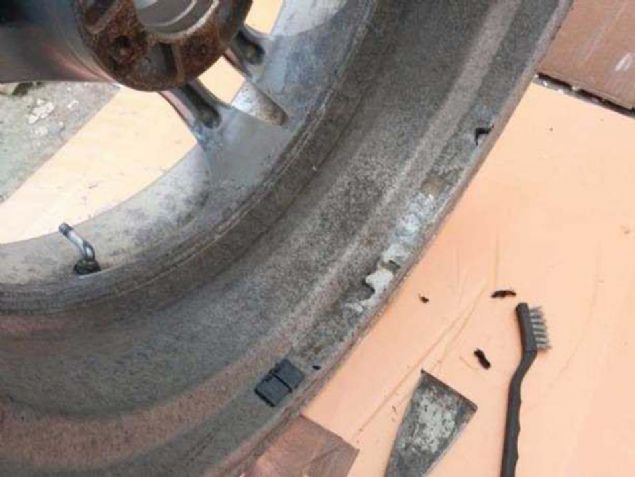 Bilgisayar kullanıcılarının en dikkat ettiği noktalardan birisi de bilgisayar kasaları. Bu adam için de bu dediğimiz geçerli olsa gerek ki kendisine böyle bir tasarım yapmayı düşündü.
