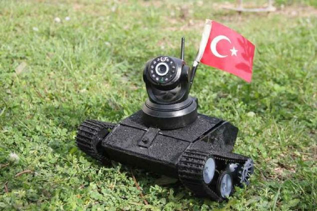 Arkadaşının ağabeyinin şehit olmasına çok üzülen lise öğrencisi, terörle mücadelede kullanılması için insansız kara aracı ’Mini Köstebek’i üretti.