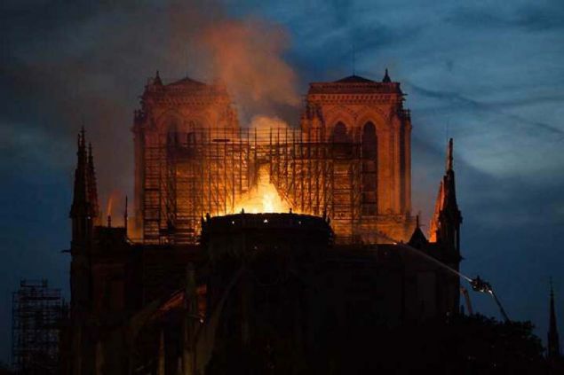 Paris'in en ünlü yapılarından Notre Dame Katedrali'nde çıkan yangın ülke ve dünya çapında üzüntüye neden oldu.