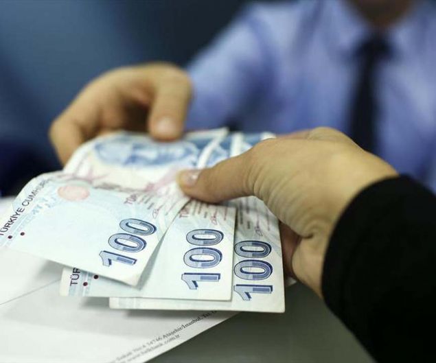 Yurt genelinde milyonlarca emekli Temmuz zammı için geri sayımlarını sürdürüyor. Bu doğrultuda, sayıları 9 milyonu aşan SSK ve Bağ-Kur emeklisi için Temmuz zammı tahmini yüzde 6'yı bulurken, bu artış ile beraber en düşük emekli maaşı da yükselecek.