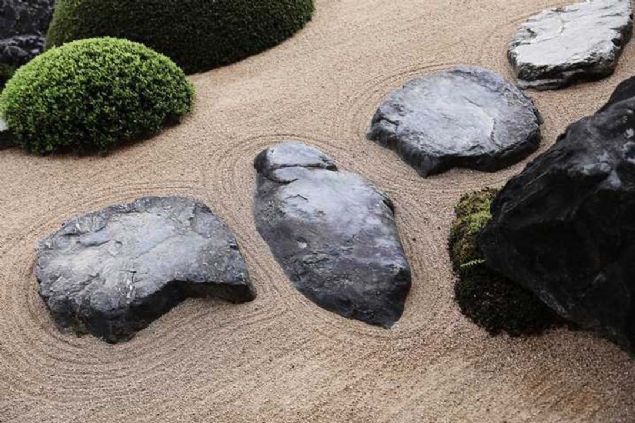Uzakdoğu'nun en güzel bahçelerine sahip Japonya'da geleneksel Japon bahçesi denilince akla ilk gelen Yasugi'deki Adachi Sanat Müzesi ve Bahçesi, büyüleyici atmosferiyle her yıl milyonlarca turist çekiyor.