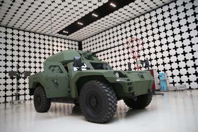 Otokar, Türkiye'nin ilk elektrikli zırhlı aracı Akrep II'yi tanıttı.