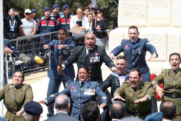 Çanakkale Kara Savaşları'nın 104. yılı kapsamında, Gelibolu Yarımadası'ndaki Conkbayırı'nda bulunan Yeni Zelanda Anıtı'nda tören düzenlendi.