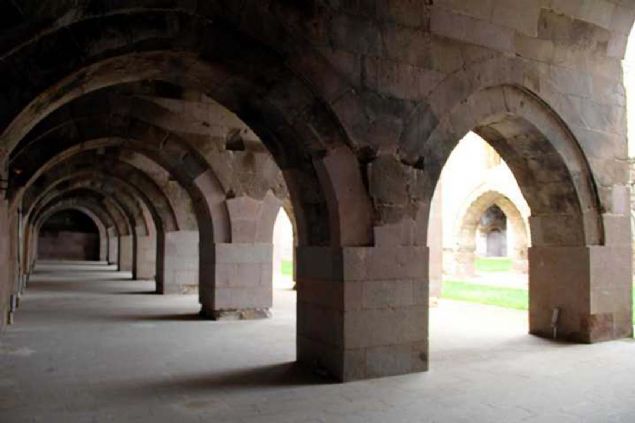 Kayseri'de, Anadolu Selçuklu Devleti zamanında Sultan I. Alaeddin Keykubat döneminde yaptırılan Sultanhanı Kervansarayı, 787 yıllık tarihi ile zamana meydan okuyor.