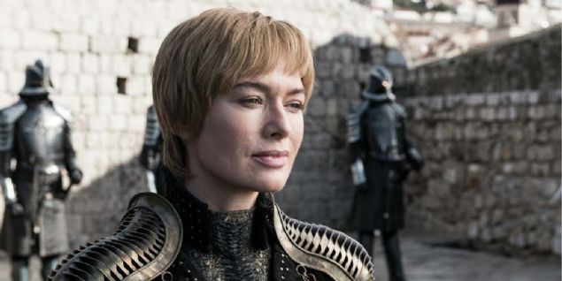 Game of Thrones'un 8. sezon 5. bölümünde Cersei Lannister'ın Golden Company ordusu mensubu olarak sürpriz bir şekilde Amerikan futbolcusu Aaron Rodgers yer aldı.