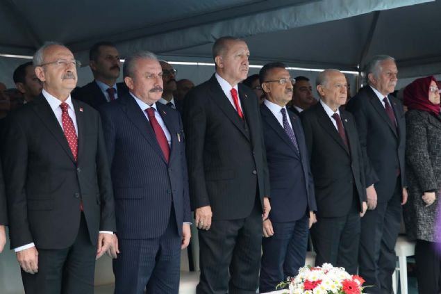 Türkiye Cumhurbaşkanı Recep Tayyip Erdoğan, Gazi Mustafa Kemal Atatürk'ün Milli Mücadele'yi başlatmak üzere 19 Mayıs 1919'da Samsun'a çıkışının 100. yılı dolayısıyla Tütün İskelesi'nde düzenlenen 19 Mayıs Atatürk'ü Anma, Gençlik ve Spor Bayramı 100. Yıl Törenlerine katıldı.