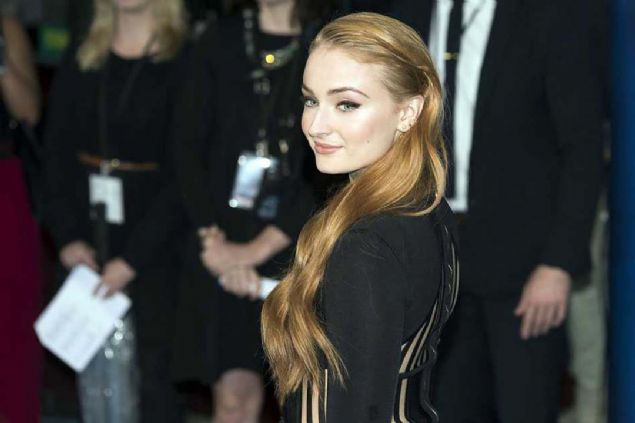 Tüm dünyada ilgiyle izlenen Game of Thrones'un finaline yapılan eleştirilere dizinin Sansa'sı Sophie Turner yanıt verdi.