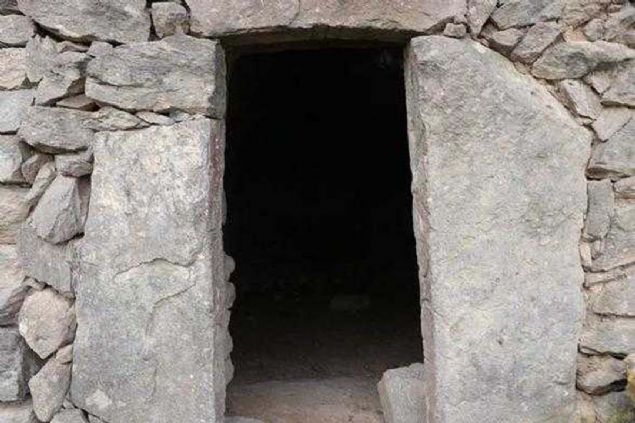 Türkiye'nin önemli turizm merkezlerinden Kapadokya bölgesinde bir ahırda Hitit Dönemi'ne ait olduğu tespit edilen hiyeroglif yazılar bulundu.