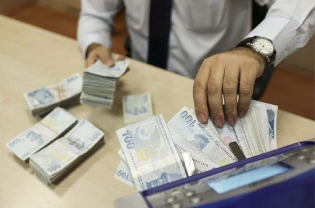 Milyonlarca emeklinin intibak umudu sürerken, maaşları artıracak yeni düzenlemeler gündemde.