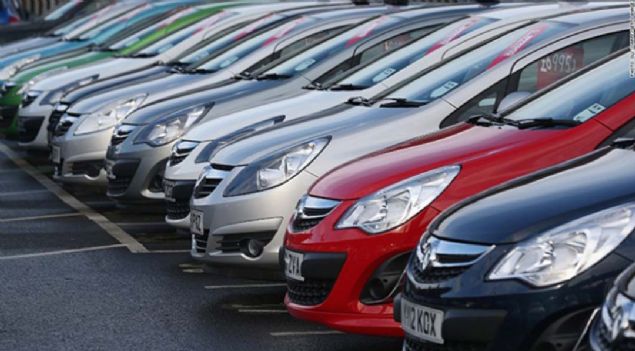 Otomotiv devleri yeni modellerini arka arkaya tanıttı ve resmi olarak duyurulması beklenen başka yeni araçlar da var. <br><br> İlerleyen günlerde daha fazla olacak tanıtım olacak. <br><br> Her bir otomobil üreticisinin iddialı ve dikkat çekici yeni araçları var.