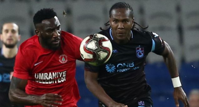 Süper Lig'de transfer hareketliliği yaşanıyor. İşte şu ana kadar resmen duyurulan transferlerden öne çıkanlar... <br><br> Aaron Appindangoye - Demir Grup Sivasspor<br><br> Spor Toto Süper Lig ekiplerinden Demir Grup Sivasspor, bir transfer daha yaptı. Yiğido, 27 yaşındaki Gabonlu stoper Aaron Appindangoye`yi kadrosuna kattı. Yeni sezon öncesi transfer çalışmalarını sürdüren kırmızı-beyazlı ekip, geçen sezon Ümraniyespor forması giyen Appindangoye ile 2 yıllık sözleşme imzaladı. Appindangoye, geçen sezon Ümraniyespor formasıyla 34 maçta görev almıştı.