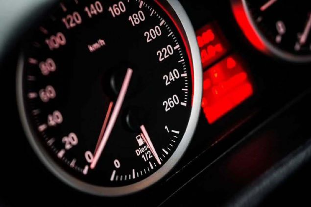 Otomotiv şirketleri araba fiyatlarını ÖTV teşviğinin kalkmasıyla birlikte güncelledi. <br><br> Hurda indirimi ise otomobilin matrahına göre 15 bin liraya kadar devam ediyor.