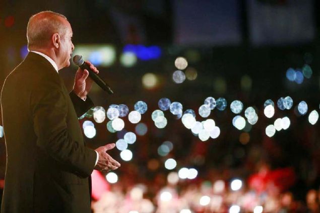 Türkiye'nin dört bir yanından insanlar meydanlara akın etti ve 3 yıl önce FETÖ'nün 15 Temmuz darbe girişiminde hayatı kaybeden şehitlerimiz anıldı.