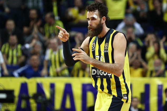 Fenerbahçe Beko, kariyerinde Minnesota Timberwolves, Sacramento Kings, New York Knicks gibi takımların formasını giyen Derrick Williams ile anlaştı. Süreç içerisinde NBA'den ülkemize yolu düşen yıldızlara göz atıyoruz... <br><br> LUIGI DATOME | DETROIT PISTONS, BOSTON CELTICS | EuroBasket 2013’te ise İtalya’nın en öne çıkan oyuncularından biri olan Luigi Datome, o yaz, NBA’de Detroit Pistons'ın yolunu tuttu. Detroit’te beklentileri karşılayamayan Datome, Boston’a takas oldu. Brad Stevens’ın yönetiminde as kadroya girmekte zorlanan İtalyan basketbolcu 2015 yılında Fenerbahçe'ye transfer oldu. Datome, THY EuroLeague şampiyonluğu yaşadığı Fenerbahçe forması giymeye devam ediyor.